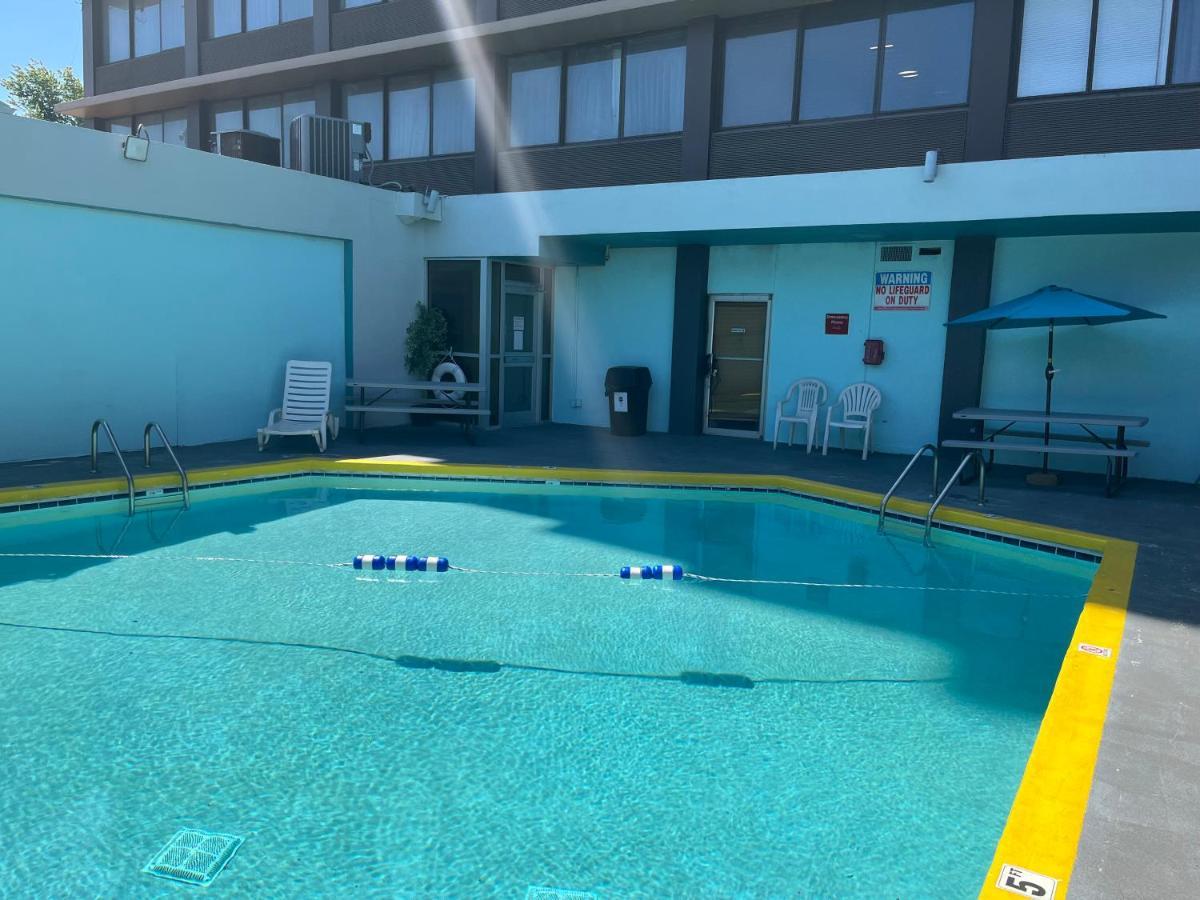 Quality Inn & Suites Cincinnati Exteriör bild