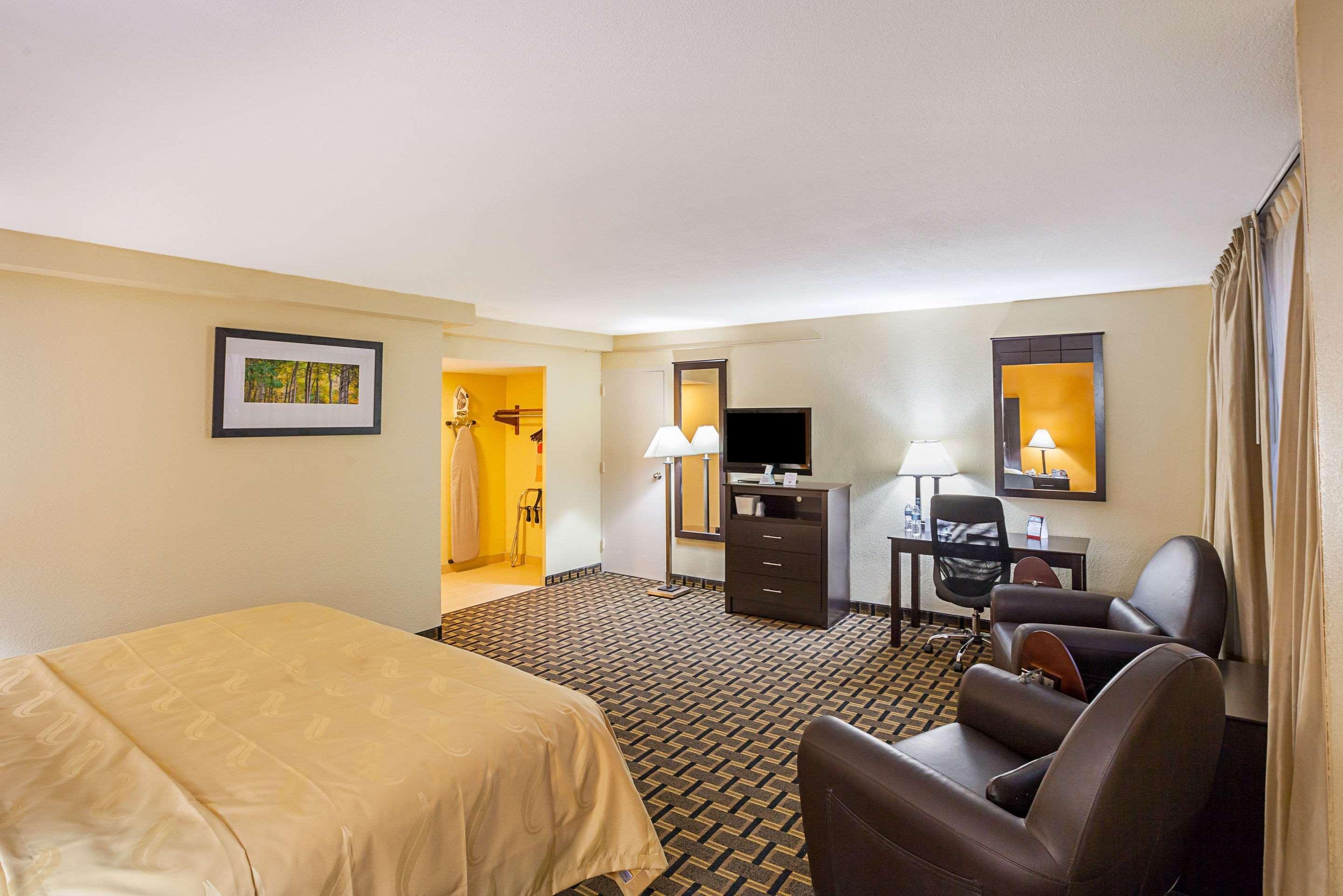 Quality Inn & Suites Cincinnati Exteriör bild