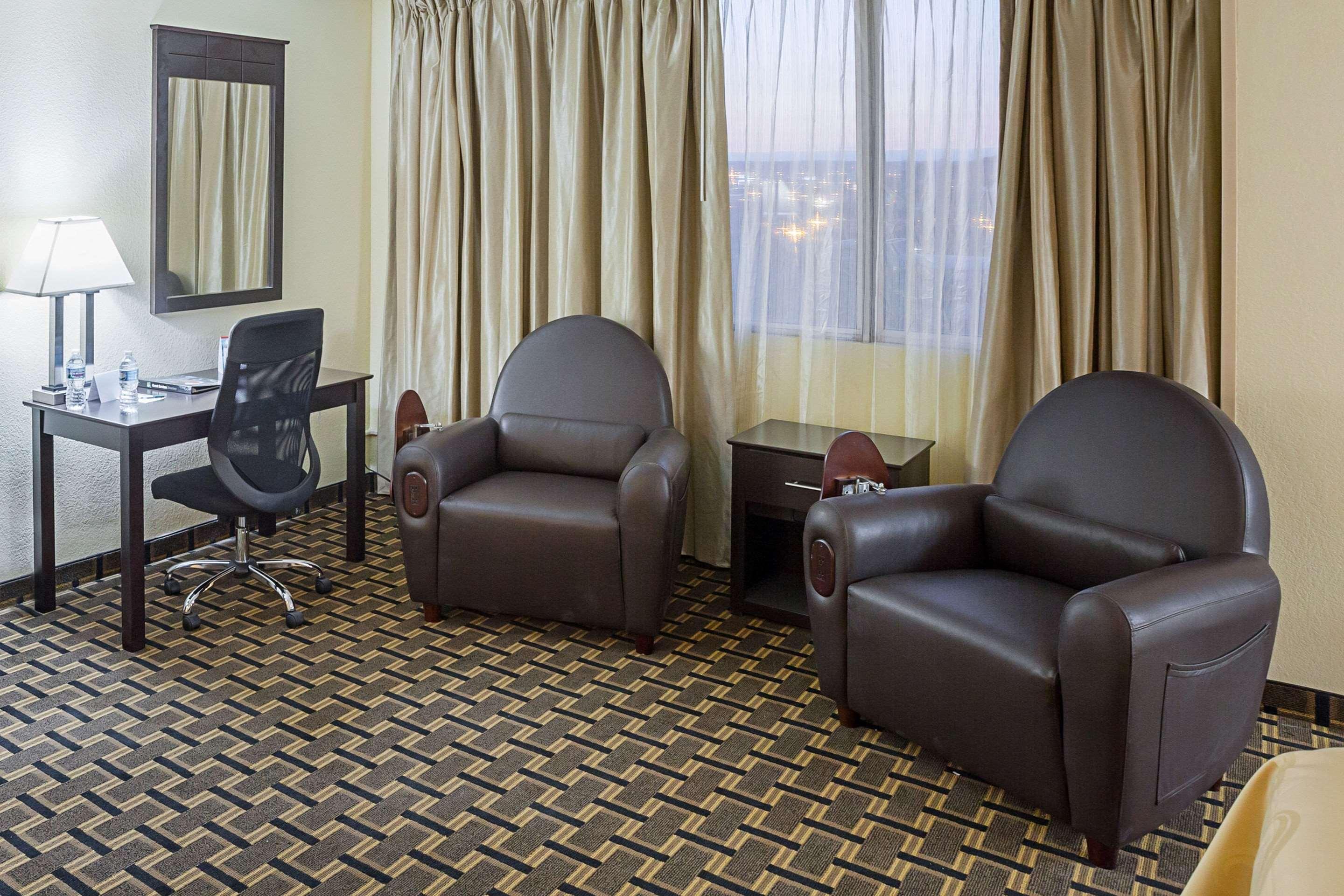 Quality Inn & Suites Cincinnati Exteriör bild