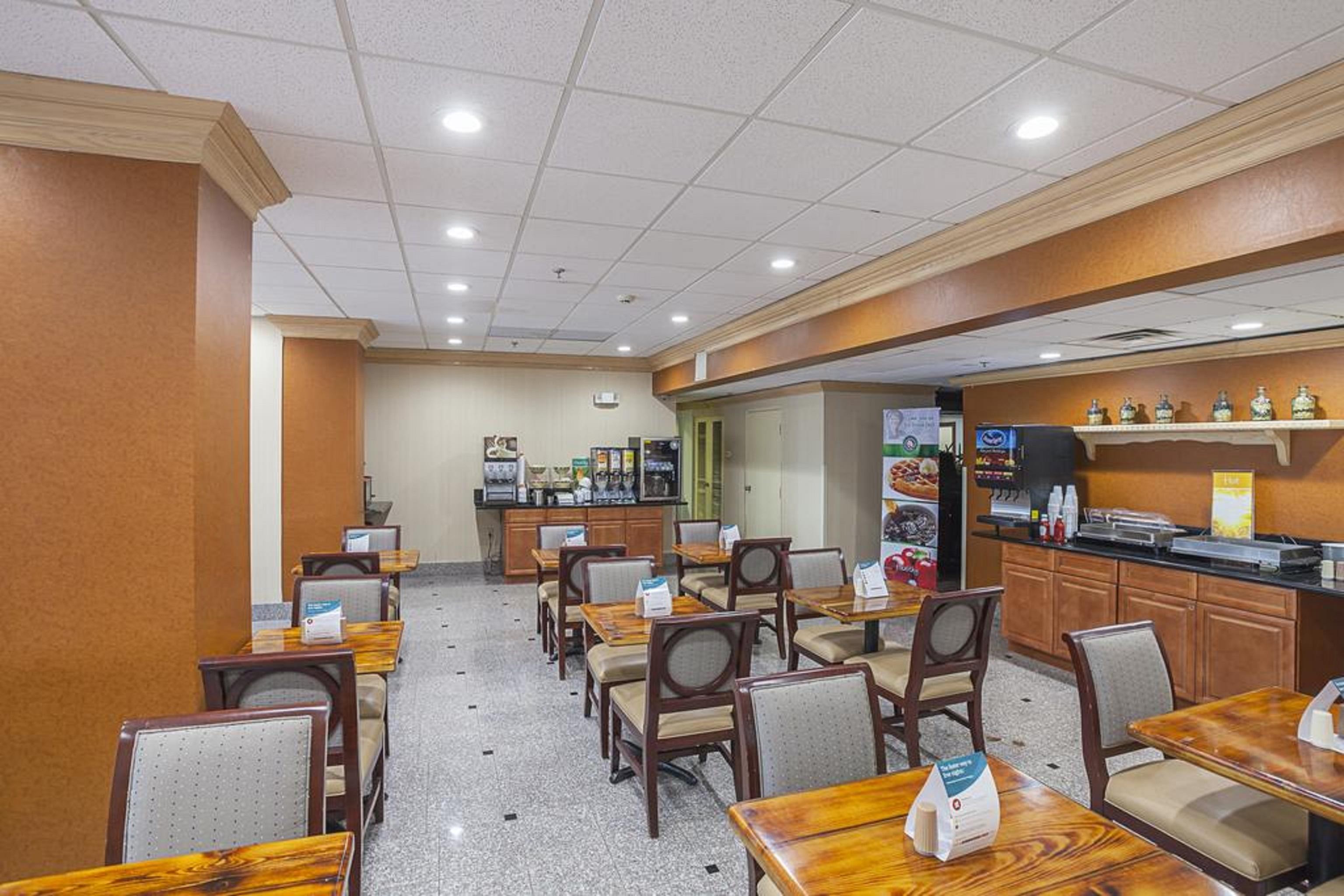 Quality Inn & Suites Cincinnati Exteriör bild