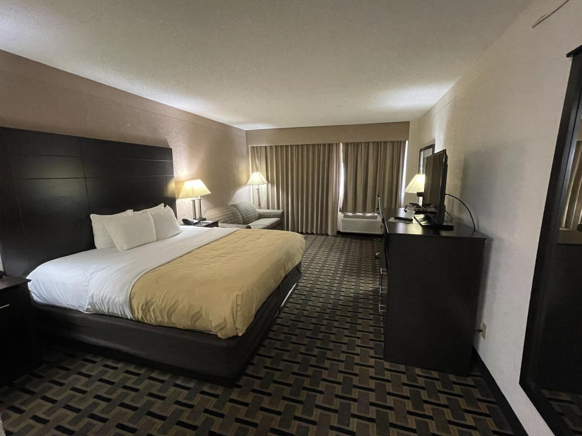 Quality Inn & Suites Cincinnati Exteriör bild