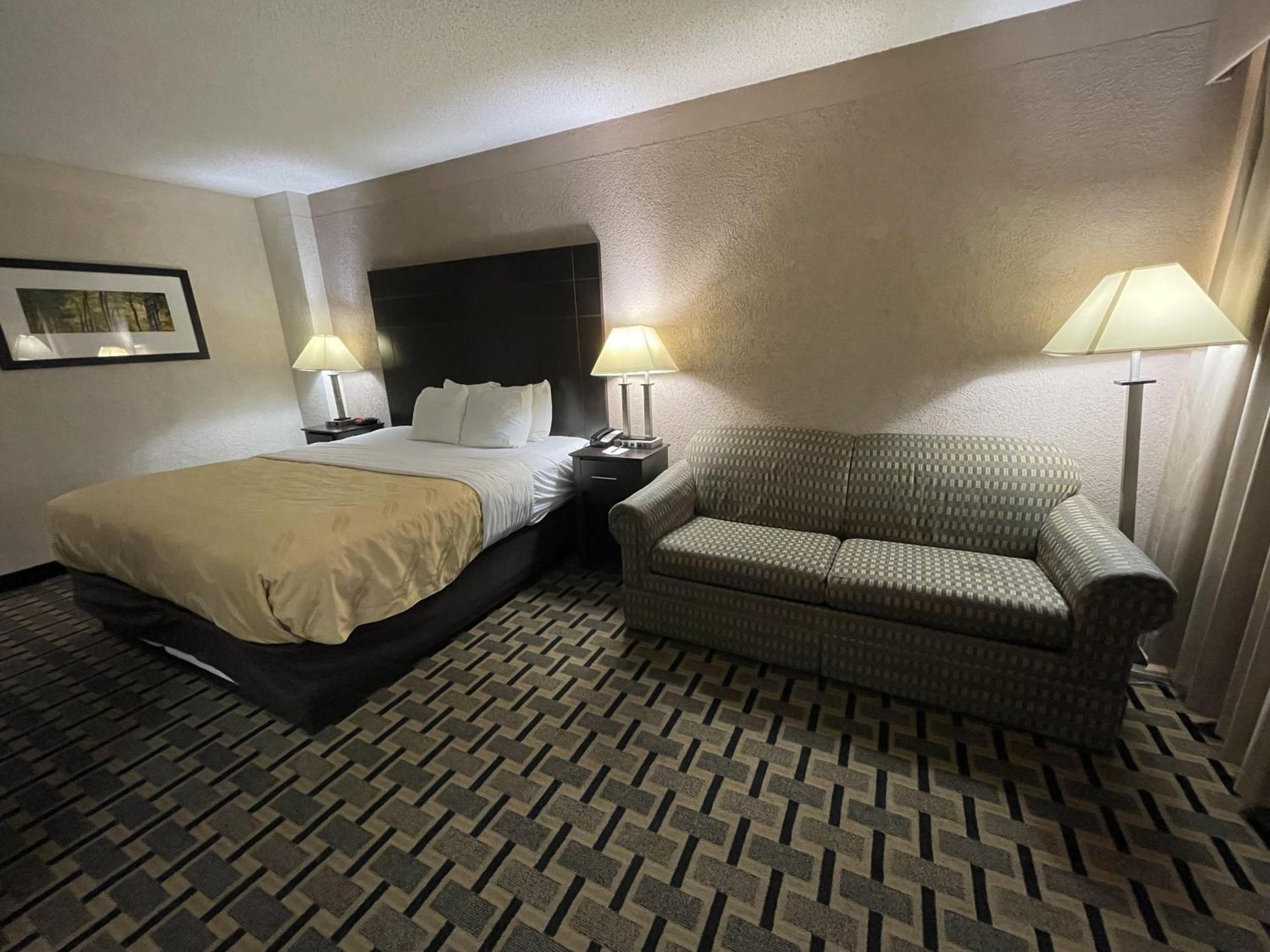 Quality Inn & Suites Cincinnati Exteriör bild