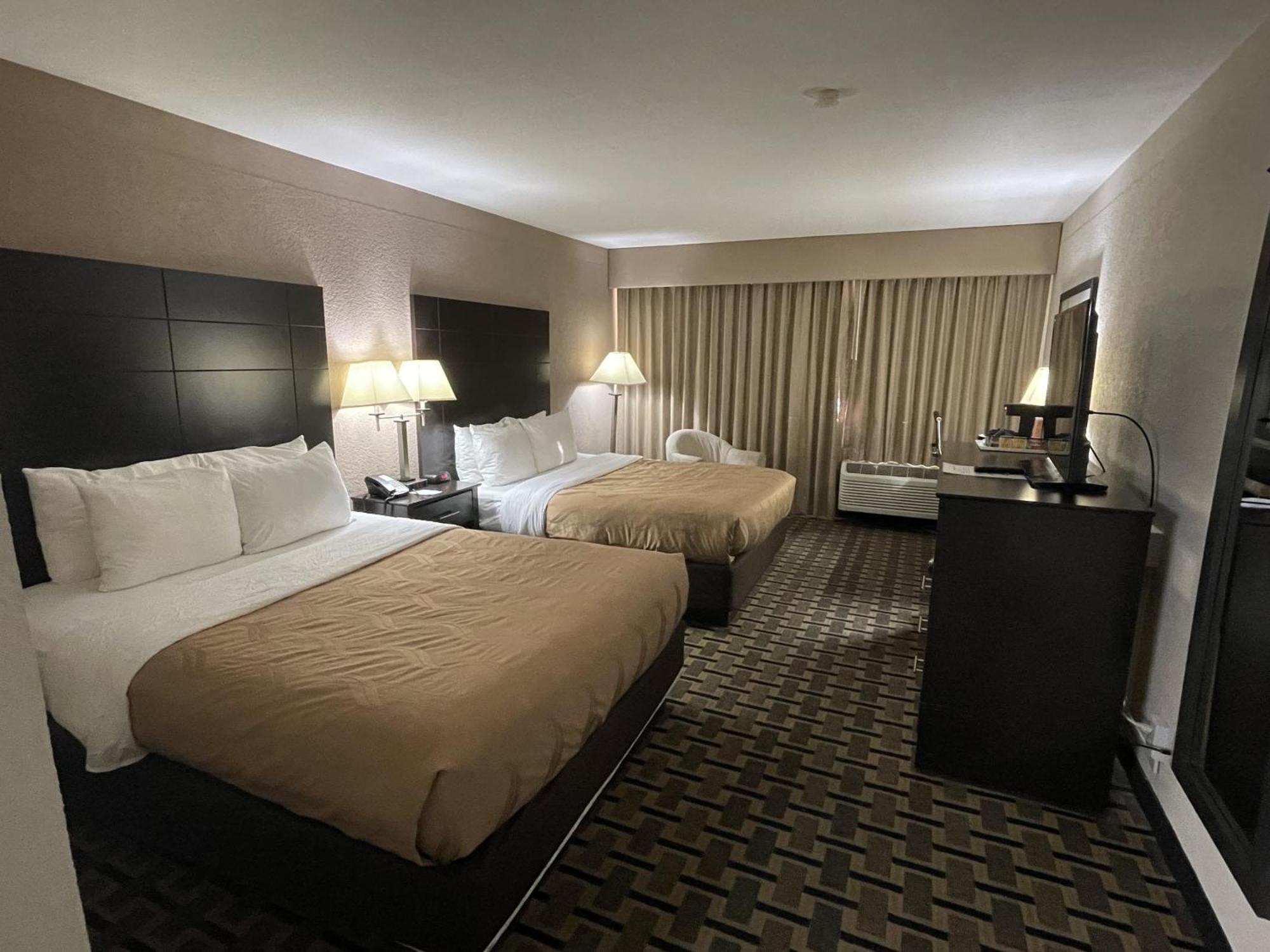 Quality Inn & Suites Cincinnati Exteriör bild